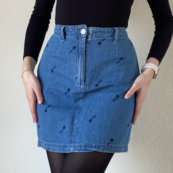 Vintage 90s AMI Denim Floral Embroidered High Waisted Mini Skirt 4 - Picture 1 of 8